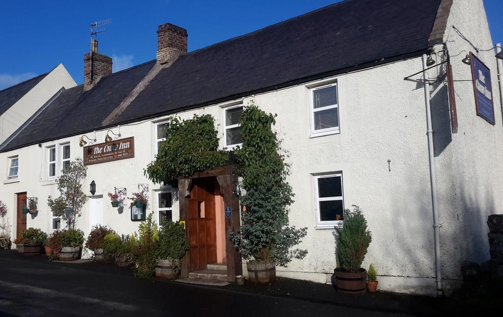The Craw Inn Аймът Екстериор снимка