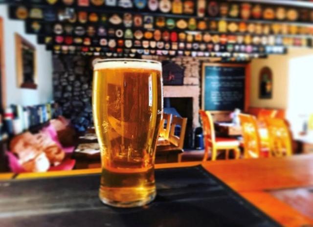 The Craw Inn Аймът Екстериор снимка