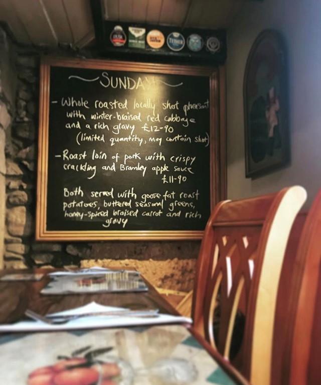 The Craw Inn Аймът Екстериор снимка
